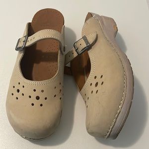 Dansko women's Slip on  Clogs, Buckle Comfort Shoes size 41  7051 107